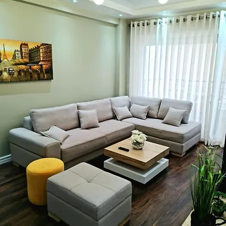 아파트 Limoni Luxury 티라나